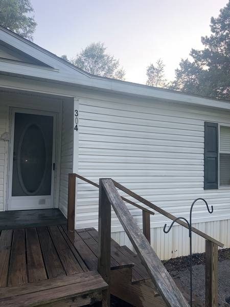 House wash on a mobile home in Greenwood, SC, after cleaning